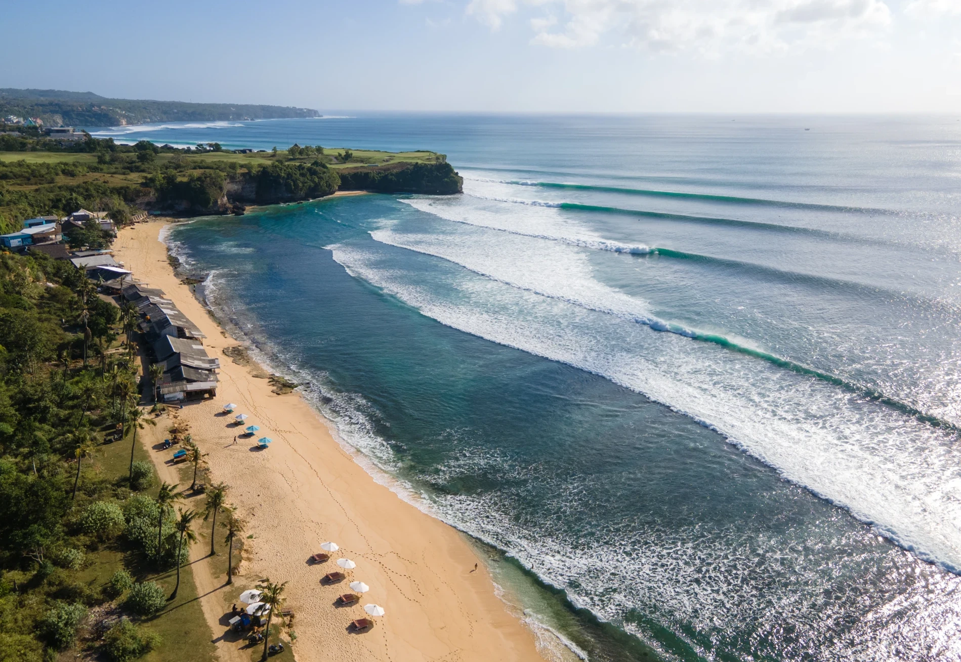 Investment real estate for sale in Indonesia: apartments with an infinity pool on the oceanfront