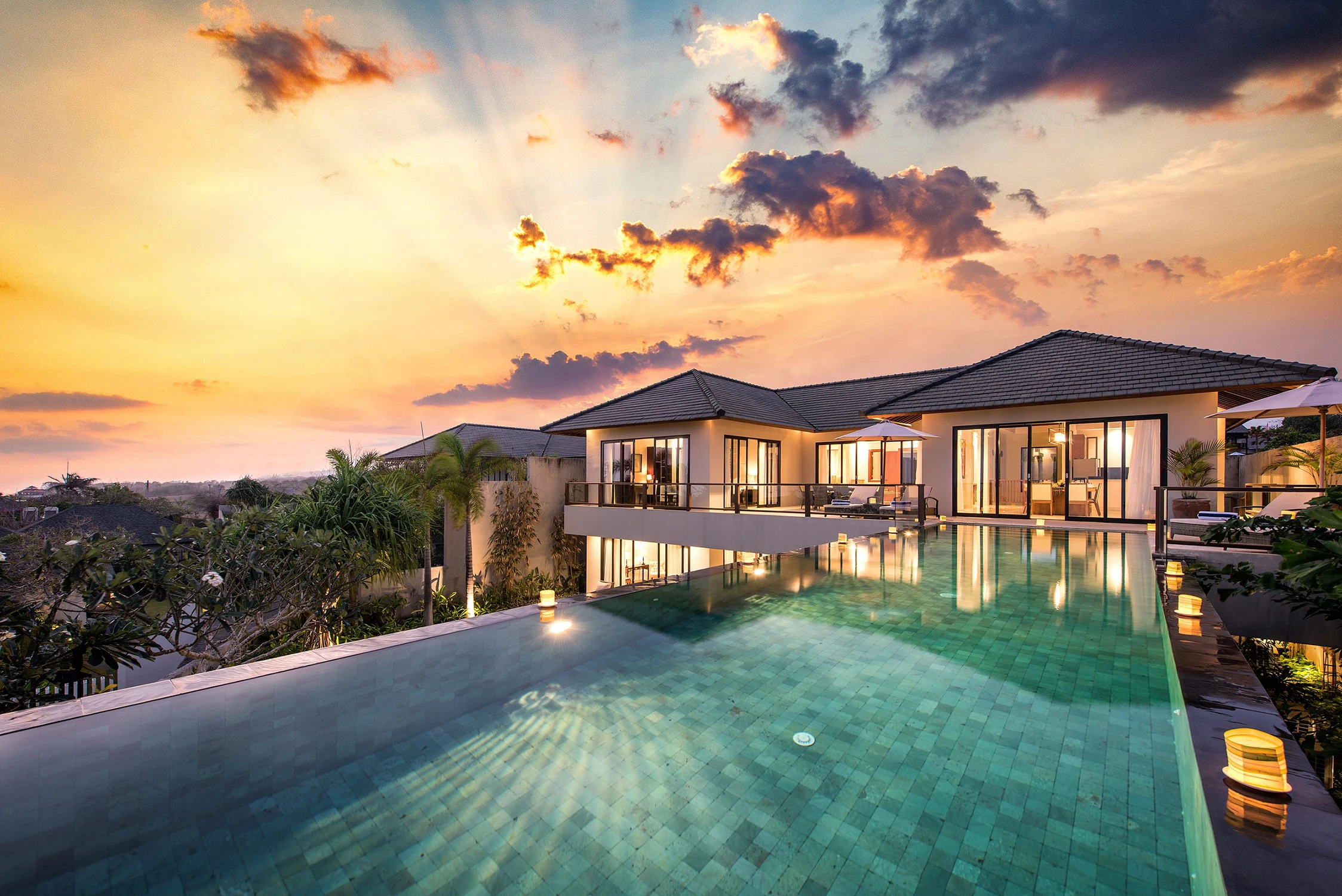 乌布带景观泳池、露台和落日美景的豪宅出售 —— 巴厘岛投资与生活的顶级房产